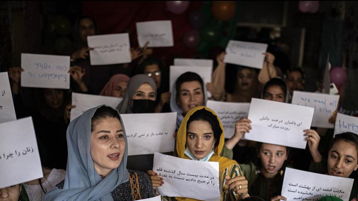 Women demonstrate to demand equal rights for them in Afghanistan.(File photo)