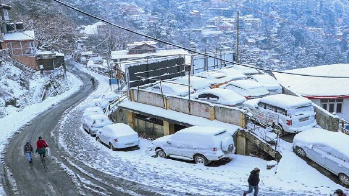 Cold wave grips Kashmir
