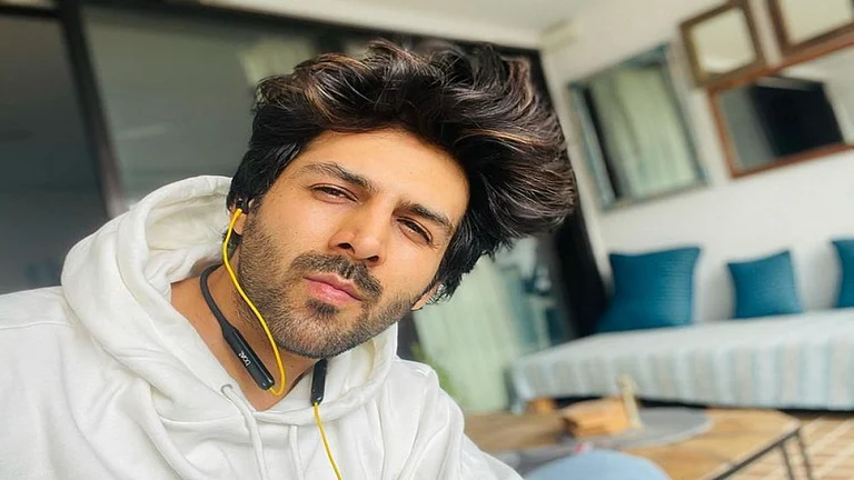 Kartik Aaryan Collaborates With Hansal Mehta For Action-Drama 'Captain India' - null