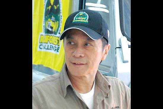 Luis J.A Wee