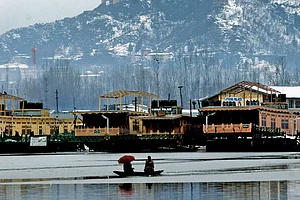 Kashmir Is As Safe As Any Other Place, Travel Advisory Should Be Reconsidered, Says Author Of Travel Books Garry Weare
