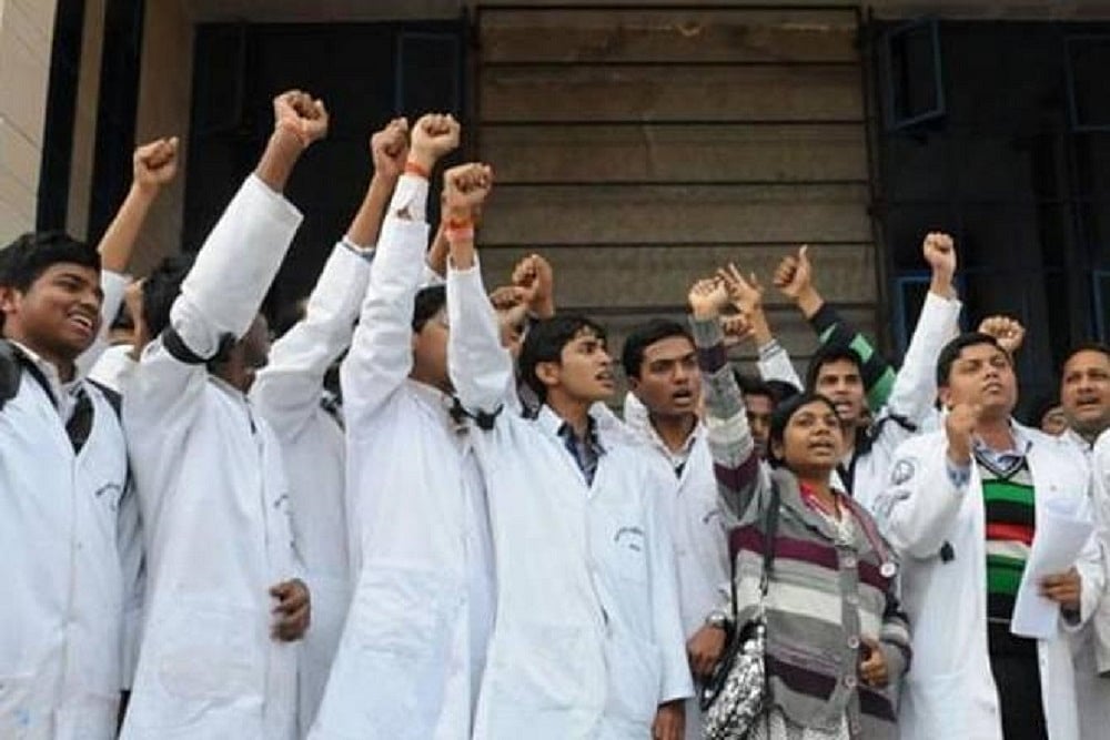 Maharashtra Govt Cancels Registration Of Over 4500 Doctors For Failing To Serve In Rural Areas