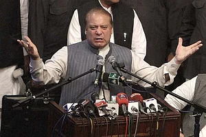 Pakistan Court Issues Bailable Warrant Against Ousted PM Nawaz Sharif In Two Corruption References