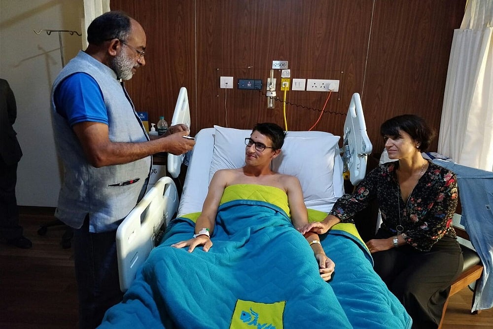 Tourism minister visits Swiss couple at hospital