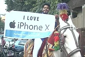 Mumbai Man Rides Horse To Apple Store To Buy iPhone X