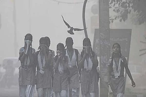 Delhi: IMA Says Children At Risk, Outdoor Activities Be Stopped