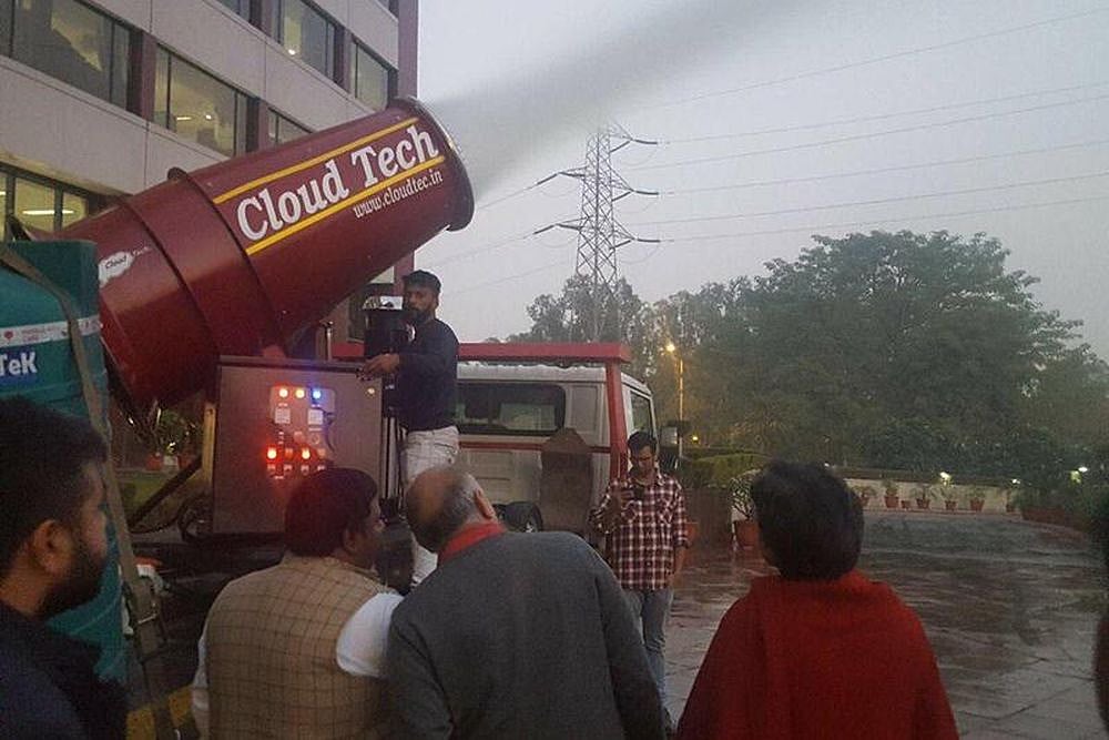 Delhi Government Tries Out Anti-Smog Cannon Gun To See If Pollutants Can Be Shot Down