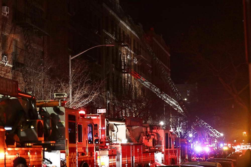 Apartment Fire Kills 12 In New Yorks Bronx