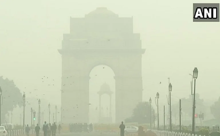 More Than 90 Flights Affected After Dense Fog Engulfs Delhi, Visibility Drops To 50 Metres - null
