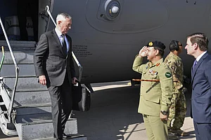 Mattis Asks Pakistan To Redouble Efforts To Confront Militants And Terrorists Operating Within The Country