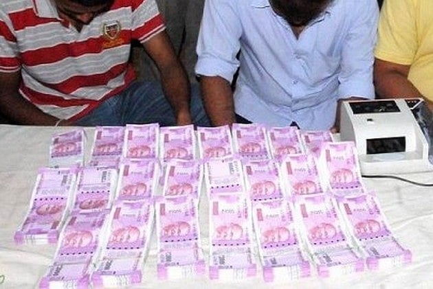 UP Police Busts Gang Duping People Through Fake Currency Notes, Four Held