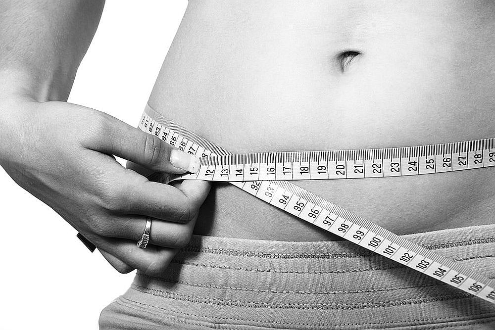 Here’s How You Can Eat Fewer Calories, Still Feel Full, And Lose Weight