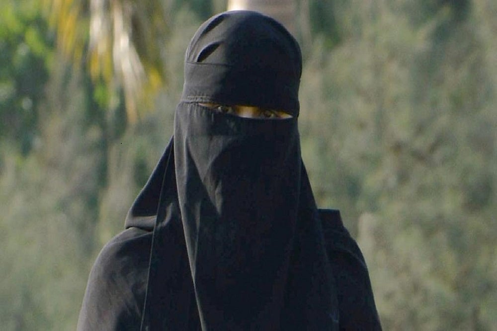 Scared Of Mob Lynchings, Muslim Man Dons Burqa, Detained At Aligarh Station