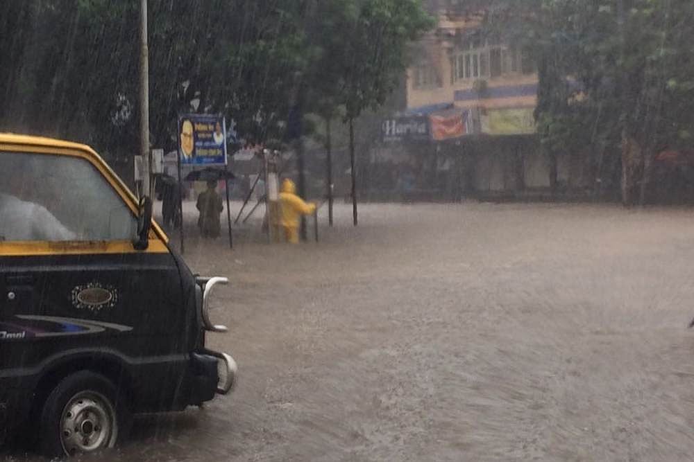 Cloudy Conditions In Mumbai, IMD Predicts Light To Moderate Thundershowers