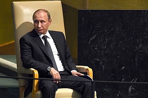 Putin Is That Guy On Subway Who Spreads Legs And Encroaches On Everyone Else’s Space, Says Hillary Clinton In Memoir