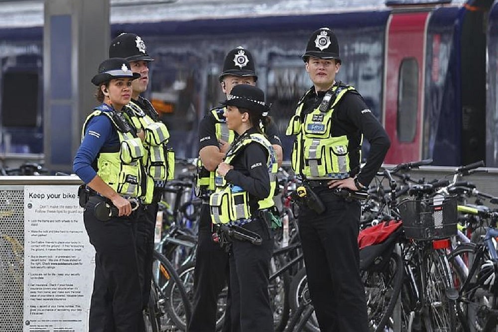 UK Police Arrest 18-Year-Old In Connection With London Tube Train Attack