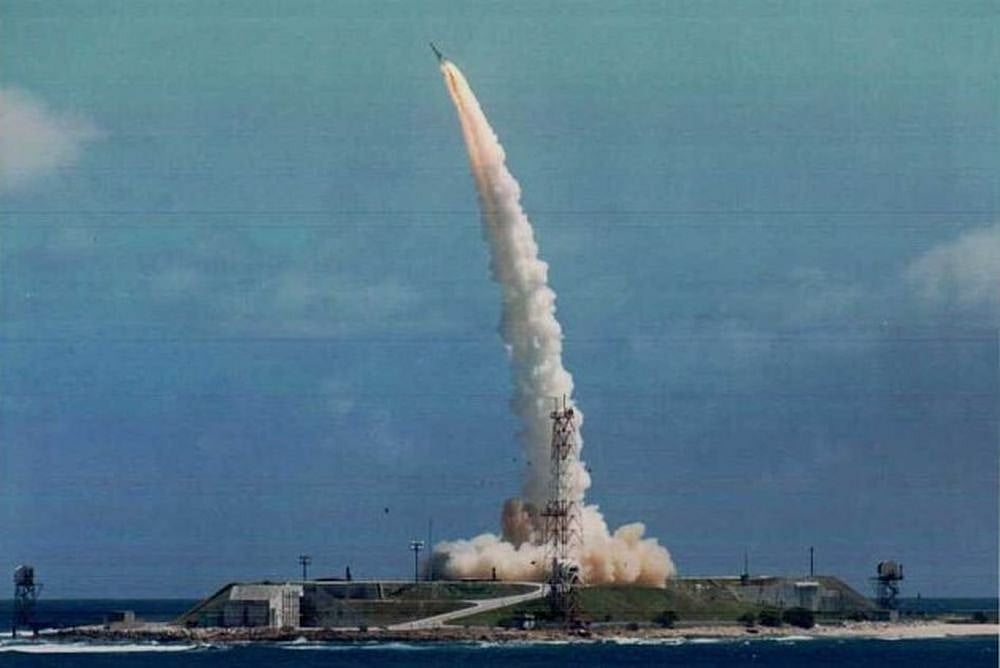 Defying US Warnings, Iran Successfully Tests New Missile