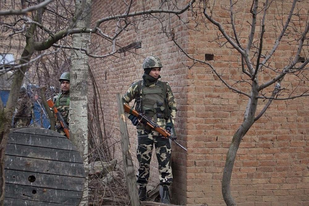 Pakistani Troops Violate Ceasefire Along LoC in Poonch, Kupwara, Indian Army Retaliates