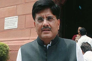 Foot-Over Bridges To Be Mandatory, Additional Escalators Sanctioned For Crowded Mumbai Stations, Says Piyush Goyal