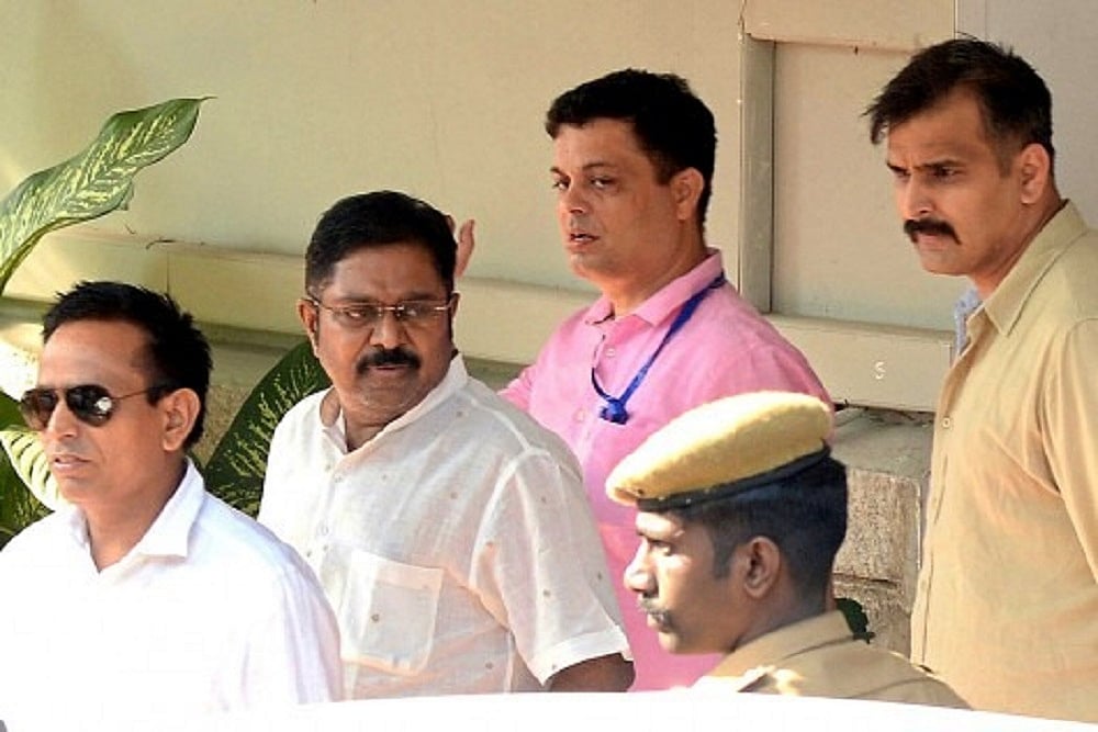 Dhinakaran Meets TN Governor, Seeks Removal Of CM K Palaniswami