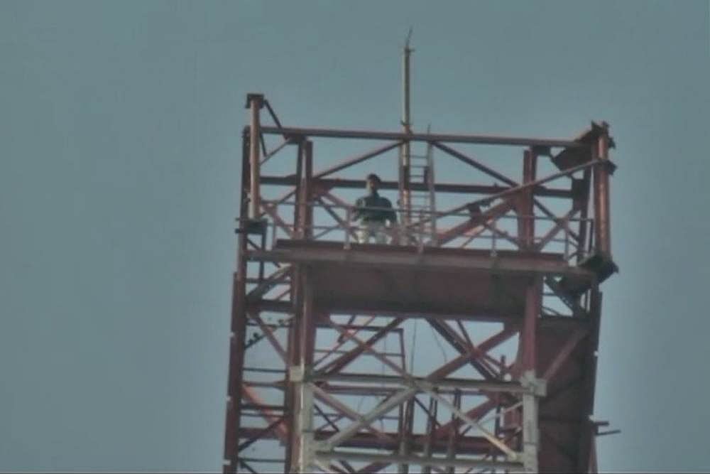 Protesting Against <em>Padmaavat</em> Release, Man Climbs Mobile Tower, Demands Nation-Wide Ban