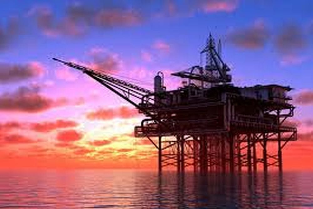 US Bombs Military Targets on Iran's Kharg Island Oil Export Hub - null