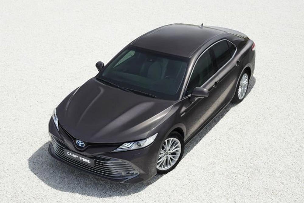 New Toyota Camry Hybrid Unveiled: Paris Motor Show 2018