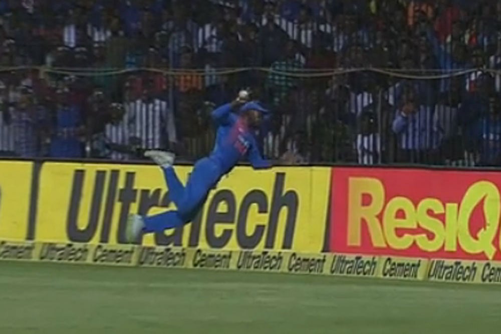 India Vs West Indies, 3rd T20I: Flying Shikhar Dhawan Saves Five Runs In Chennai – Watch