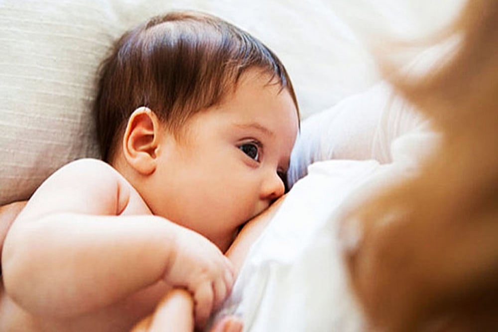 Women Are Expected To Dress Modestly, Even A Glimpse Of Breast During Feeding Is A Strict No-No: Women Reacts To Open Breastfeeding In India