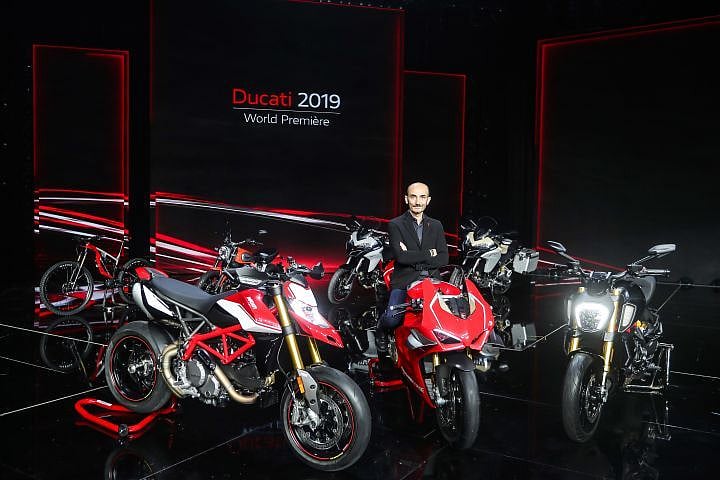 Bonkers 221PS Ducati Panigale V4 R Breaks Cover!