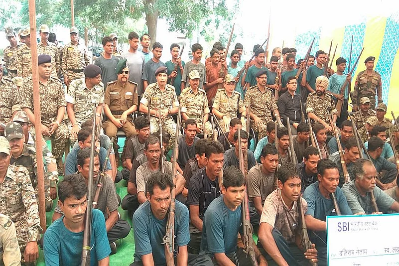 naxals surrender