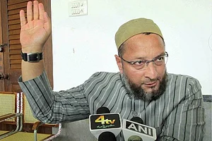 Owaisi extends party support for VBA Leader Prakash Ambedkar