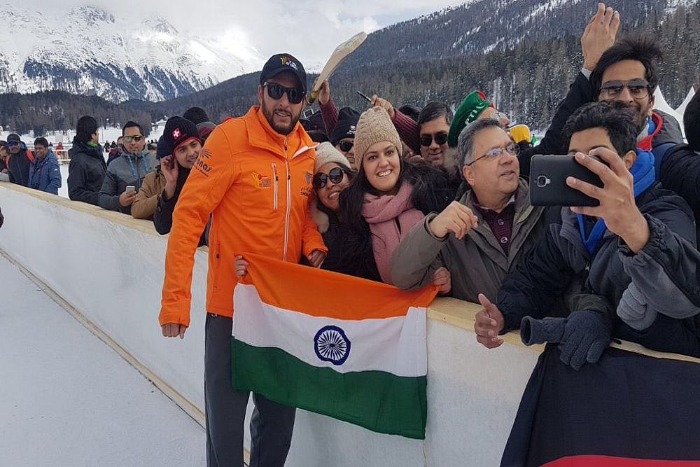 'Flag Seedha Karo': Shahid Afridi Tells Indian Fan, Wins Hearts On Social Media