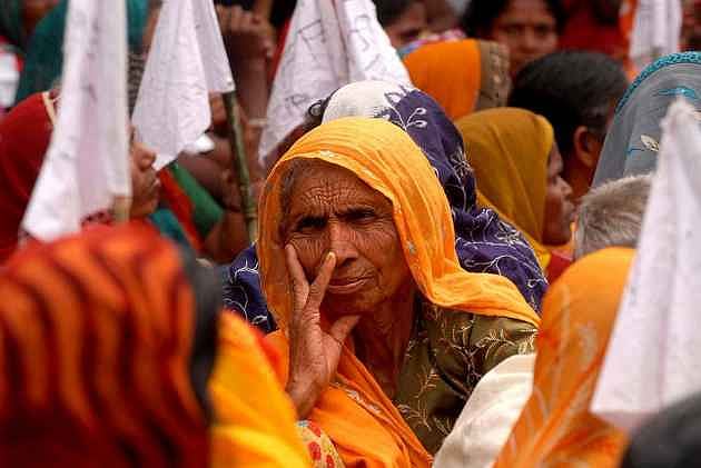 Indian Billionaires' Wealth Equals 15% Of GDP, Poor Becoming Poorer, Says Oxfam Report