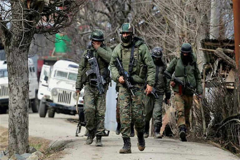 Pakistan Kills 29 Militants in Border Strikes After Karachi Attack - null