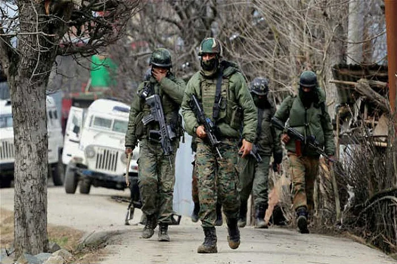 Pakistan Kills 29 Militants in Border Strikes After Karachi Attack