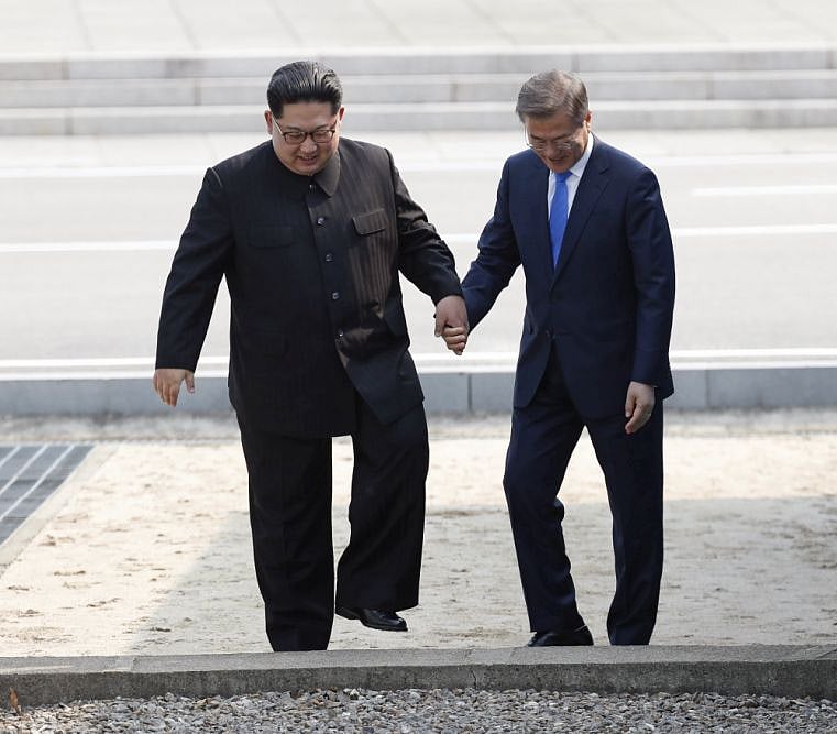 Kim Jong-Un Steps Into South Korea, First Time By A N. Korean Leader Since End Of 1950 War