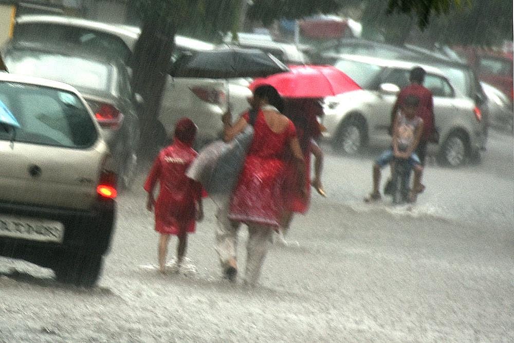 Heavy Rains In Delhi-NCR,Traffic Hit, Severe Waterlogging In Many Areas