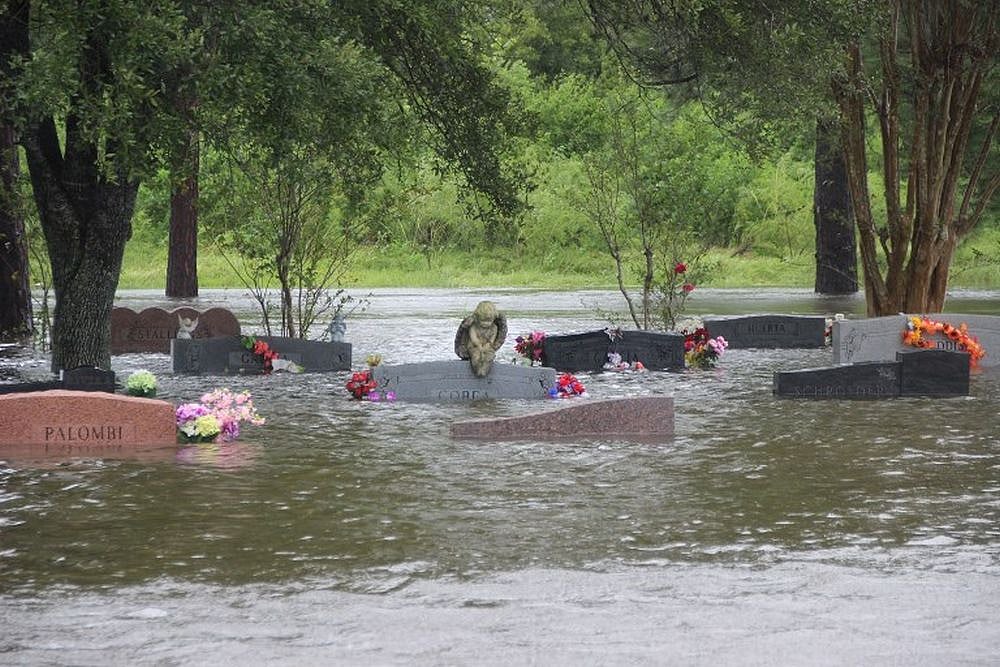 Living In The Company Of Dead: 20 Kerala Families Forced To Stay In Cemetery After Floods