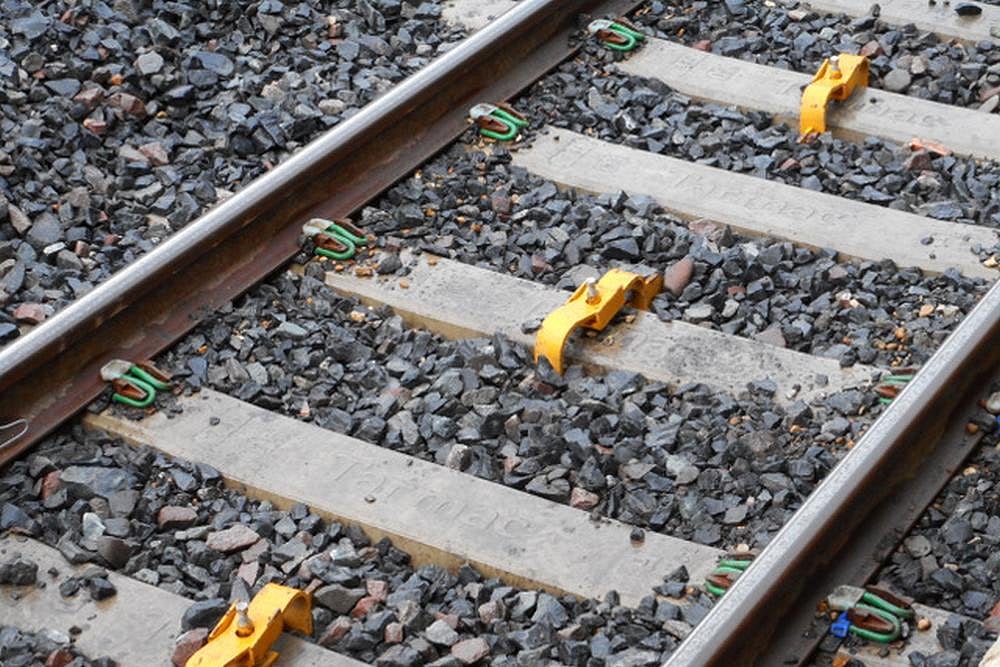 Two found dead near Kasaragod railway station 