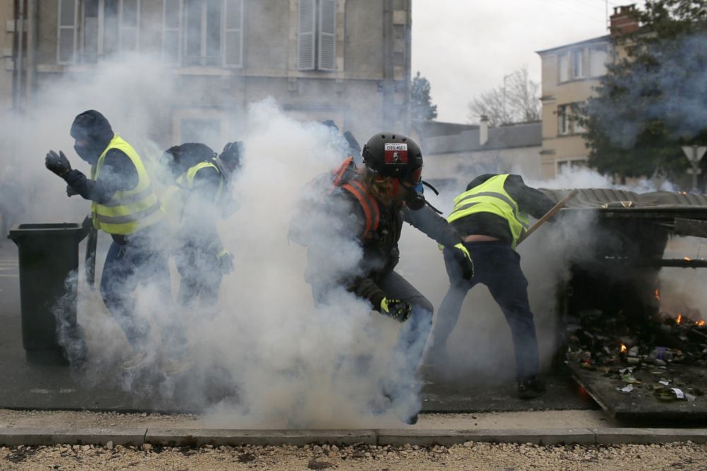 Thousands Of Demonstrators Turn Up For 9th Round Of 'Yellow Vest' Protests Across France