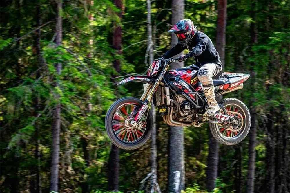 A Suzuki GSX-R1000 With 162PS On Tap Turned Into A Dirt Machine