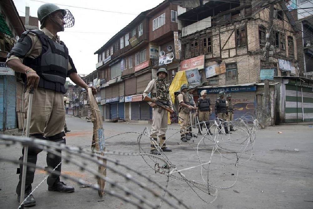 Postpaid Mobile Services On All Networks Restored In Kashmir After Over 2 Months