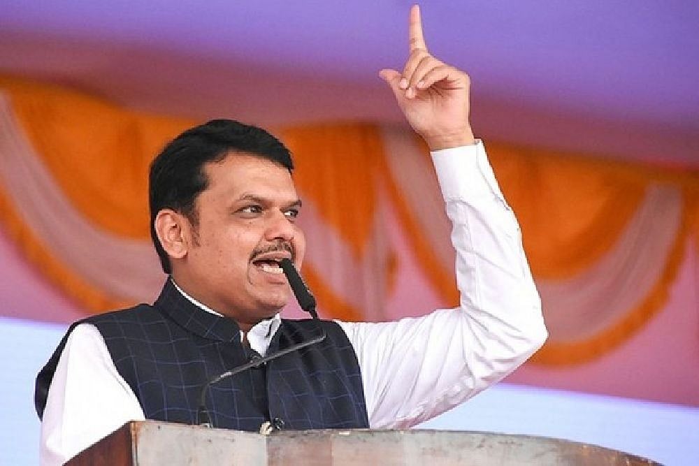 Devendra Fadnavis flags of train carrying devotees to Ayodhya