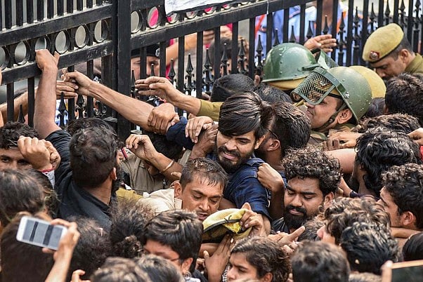 HRD Minister Stuck Inside Auditorium For Over 6 Hours As JNU Students Protest