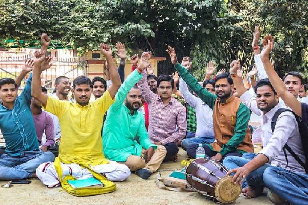 BHU Students Start Counter-Protest In Support Of Muslim Sanskrit Professor