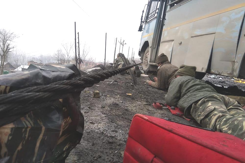 Constable's Killer Among Two JeM Terrorists Trapped In Pulwama Encounter