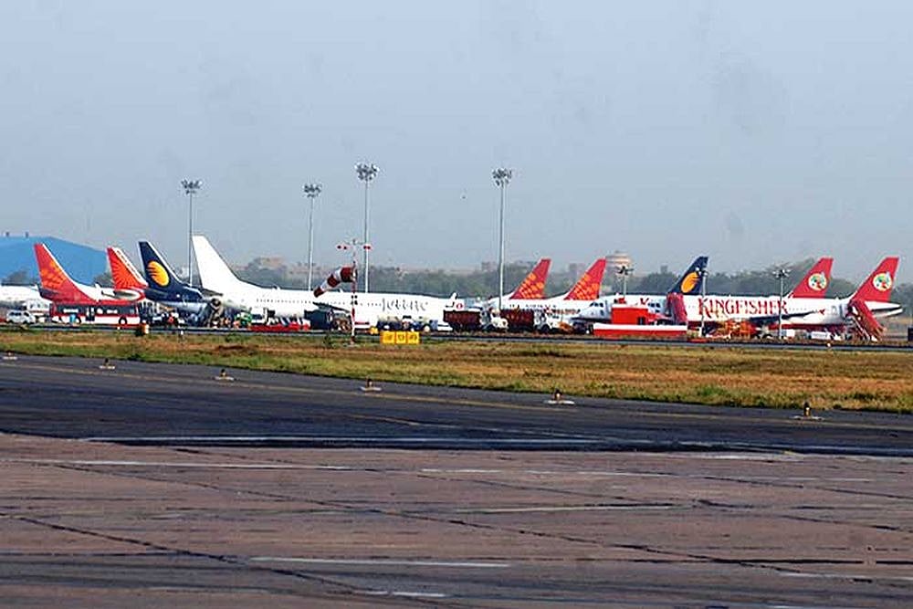 CRPF Jawans, Other Forces Can Travel To  Kashmir Valley In Commercial Flights : MHA