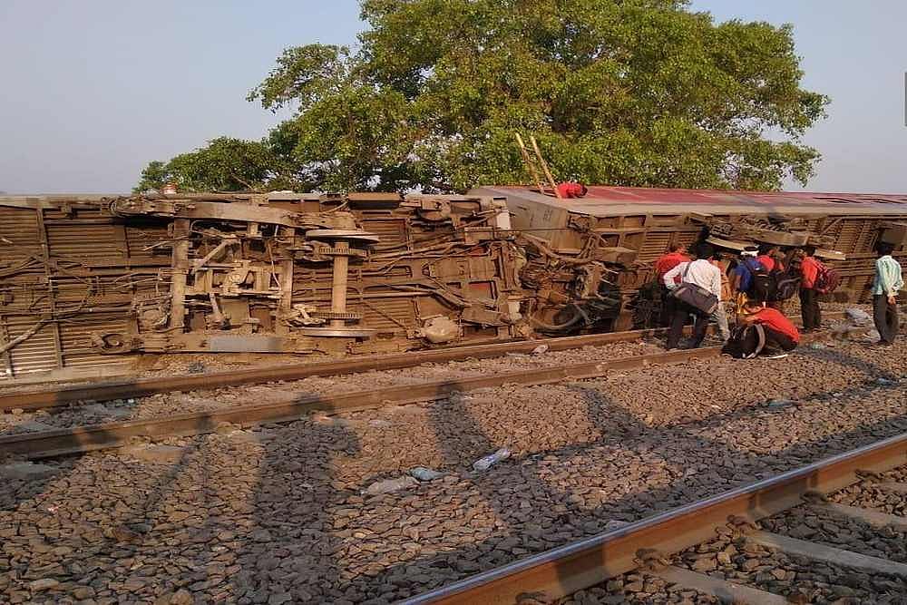At Least 15 Injured As 12 Coaches Of Poorva Express Derails In Kanpur