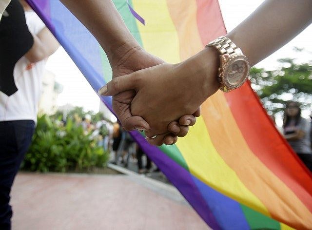 Brunei Implements Stoning To Death For Gay Sex, Adultery